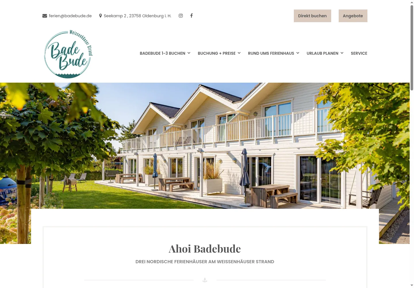 Badebude-Website mit Ferienhäusern, Navigation und einer Schaltfläche zur Direktbuchung.
